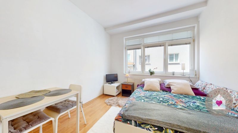BA/Old Town-For rent furnished studio apartment on Grösslingova st.