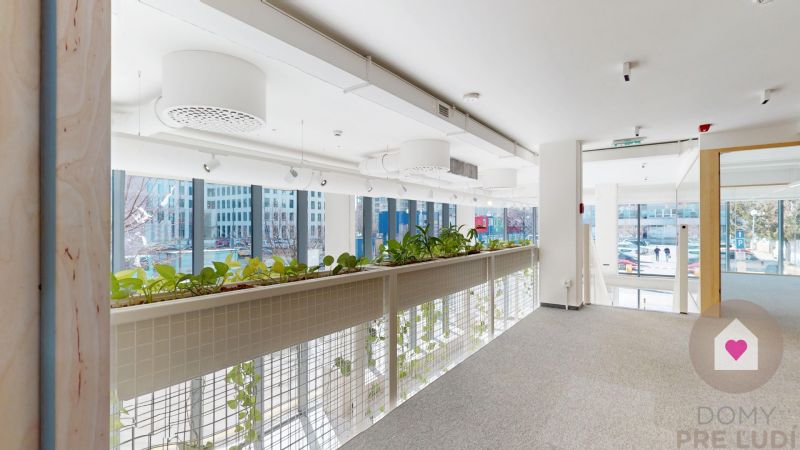 BA/NIVY - Multifunctional commercial premises at a busy address