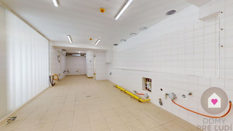 BA/NIVY - Multifunctional commercial premises at a busy address