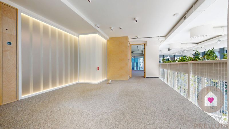 BA/NIVY - Multifunctional commercial premises at a busy address
