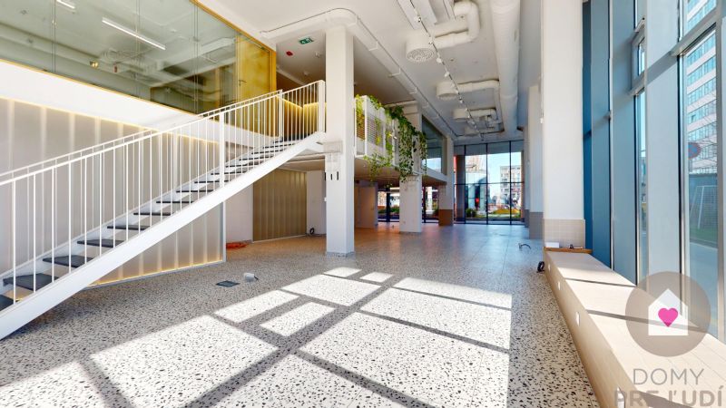 BA/NIVY - Multifunctional commercial premises at a busy address