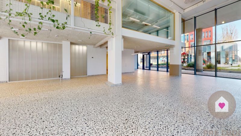 BA/NIVY - Multifunctional commercial premises at a busy address