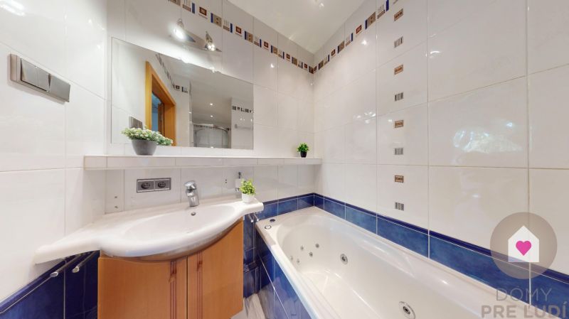 Rent Three bedroom apartment, Three bedroom apartment, Toryská, Bratis