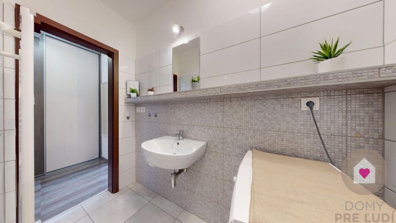 SENEC - Sale of 1-room apartment in a new building: balcony, parking