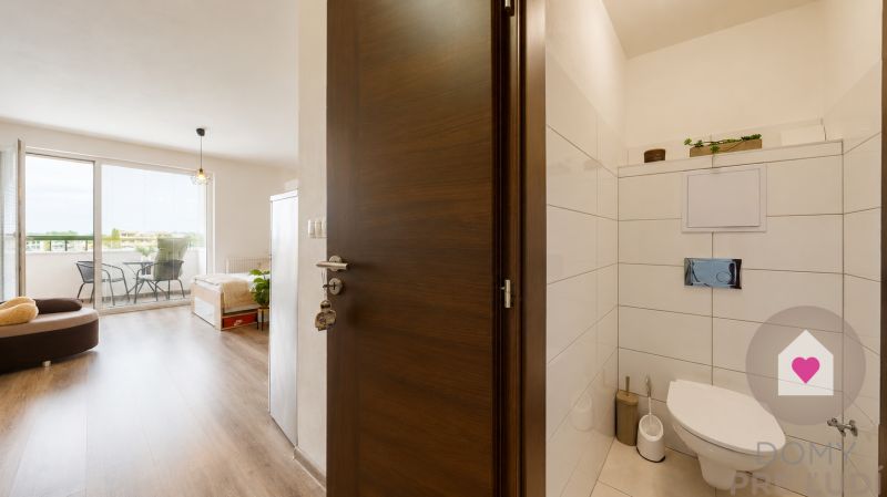 SENEC - Sale of 1-room apartment in a new building: balcony, parking