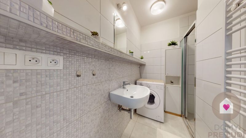 SENEC - Sale of 1-room apartment in a new building: balcony, parking