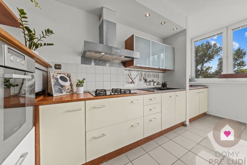 BA/PETRŽALKA-Rent a fully furnished and renovated 4-bedroom apartment