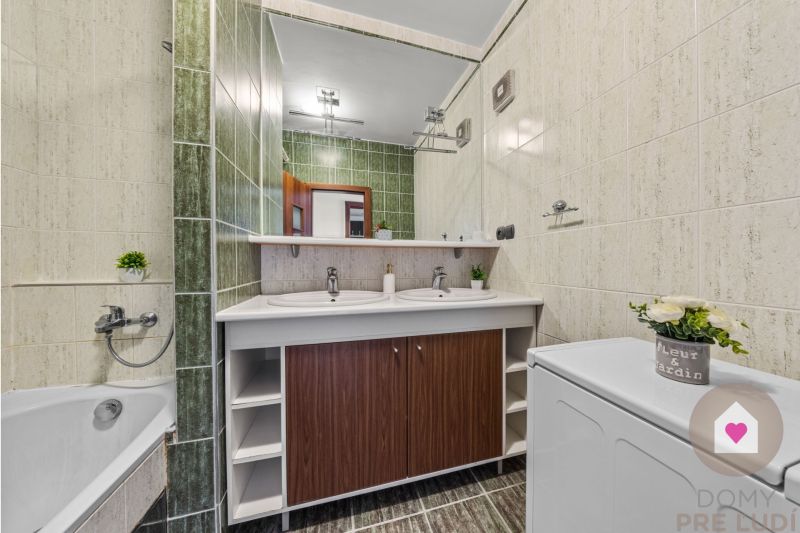 BA/PETRŽALKA-Rent a fully furnished and renovated 4-bedroom apartment