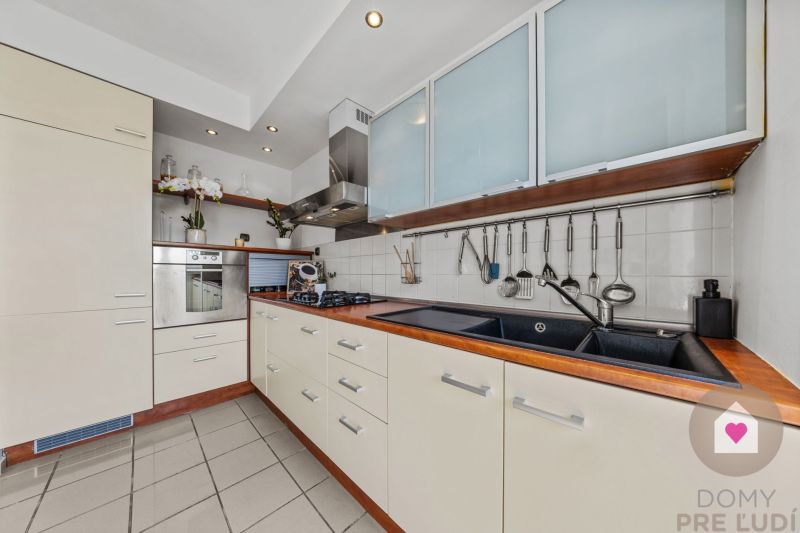 BA/PETRŽALKA-Rent a fully furnished and renovated 4-bedroom apartment