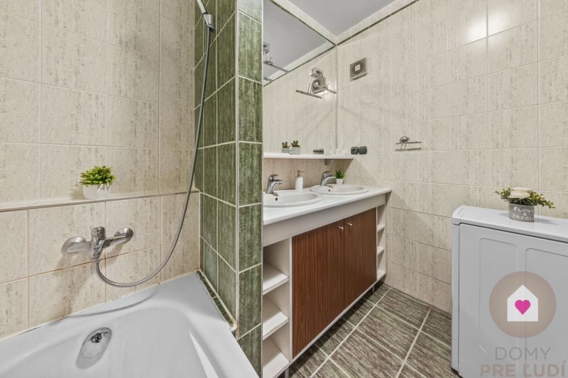 BA/PETRŽALKA-Rent a fully furnished and renovated 4-bedroom apartment