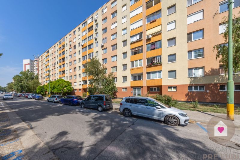 BA/PETRŽALKA-Rent a fully furnished and renovated 4-bedroom apartment