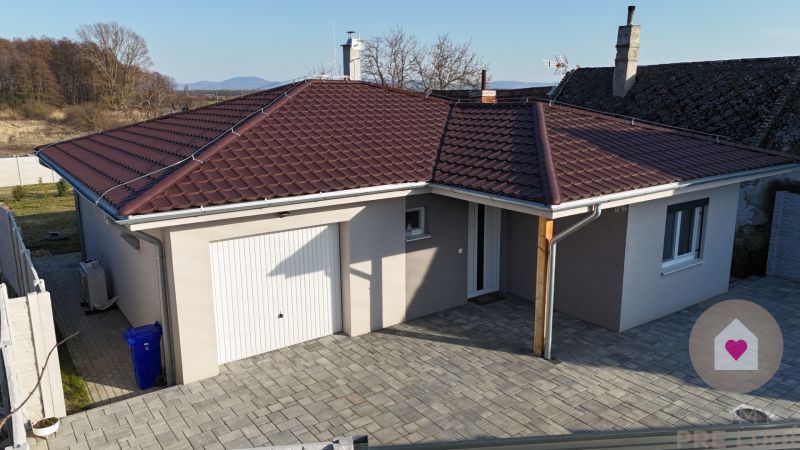 MALÉ LEVÁRE-Sale of 3 modern new-build family houses with heat pump 