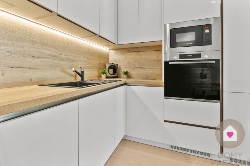 BA/Eurovea Tower-Rent a modern 2 bedroom apartment with a balcony