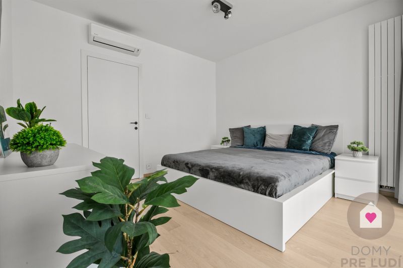 BA/Eurovea Tower-Rent a modern 2 bedroom apartment with a balcony