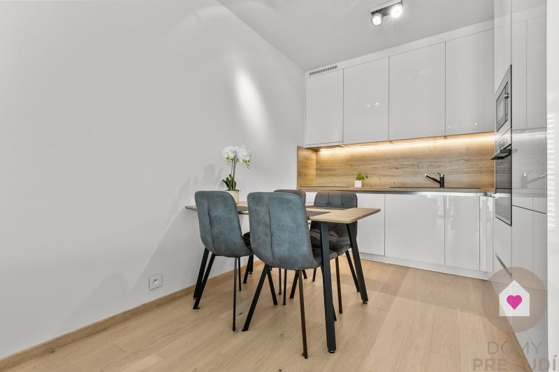 BA/Eurovea Tower-Rent a modern 2 bedroom apartment with a balcony