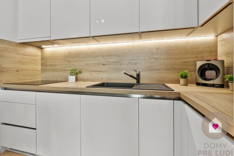 BA/Eurovea Tower-Rent a modern 2 bedroom apartment with a balcony