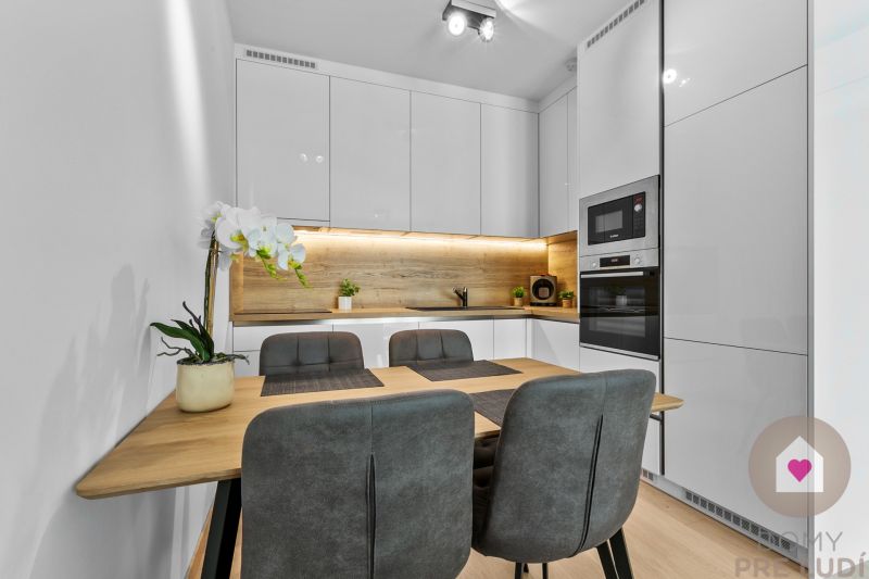 BA/Eurovea Tower-Rent a modern 2 bedroom apartment with a balcony