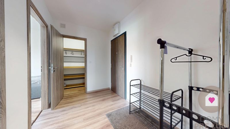 BA/NIVY-Renting a modern 2room apartment with a terrace and a wardrobe