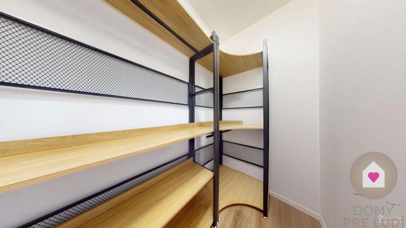BA/NIVY-Renting a modern 2room apartment with a terrace and a wardrobe