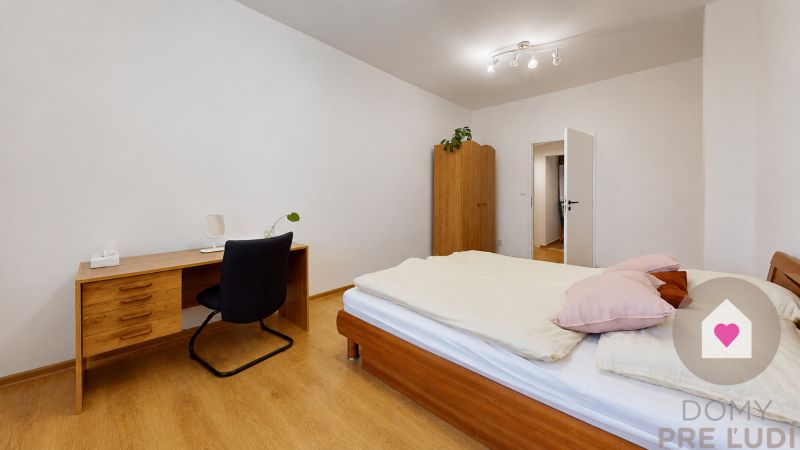 KRAMÁRE– For Rent - 3 SEPARATE NON-PASSING ROOMS | 70 m² | Stromová