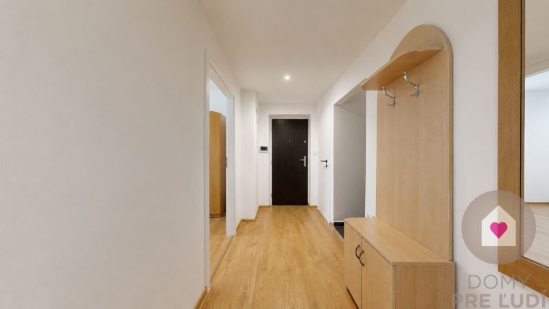 KRAMÁRE– For Rent - 3 SEPARATE NON-PASSING ROOMS | 70 m² | Stromová