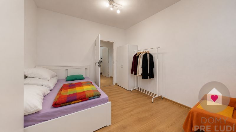 KRAMÁRE– For Rent - 3 SEPARATE NON-PASSING ROOMS | 70 m² | Stromová