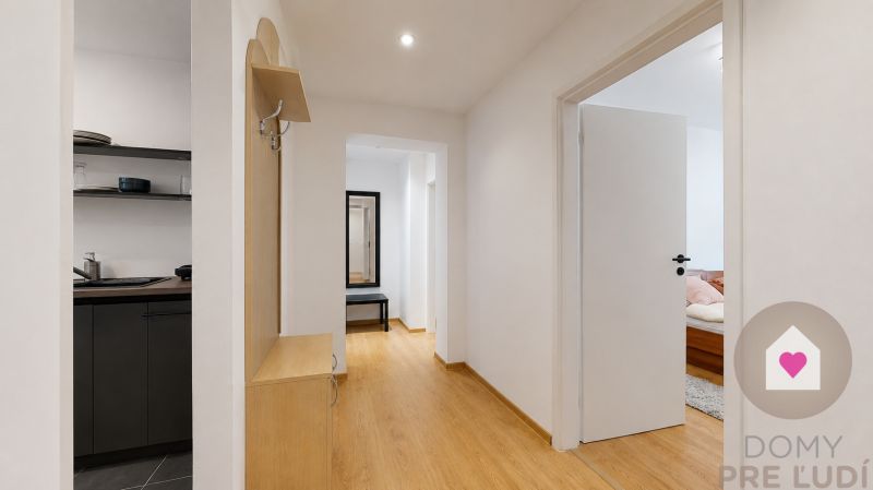 KRAMÁRE– For Rent - 3 SEPARATE NON-PASSING ROOMS | 70 m² | Stromová