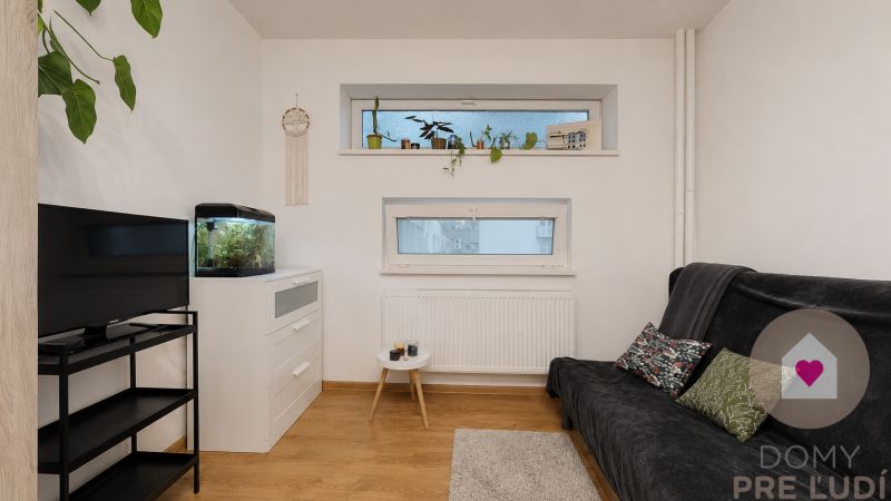 KRAMÁRE– For Rent - 3 SEPARATE NON-PASSING ROOMS | 70 m² | Stromová