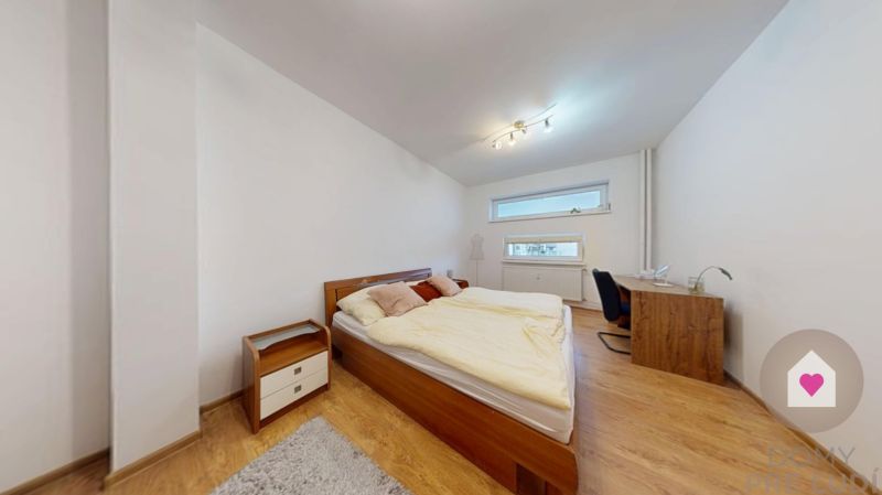 KRAMÁRE– For Rent - 3 SEPARATE NON-PASSING ROOMS | 70 m² | Stromová