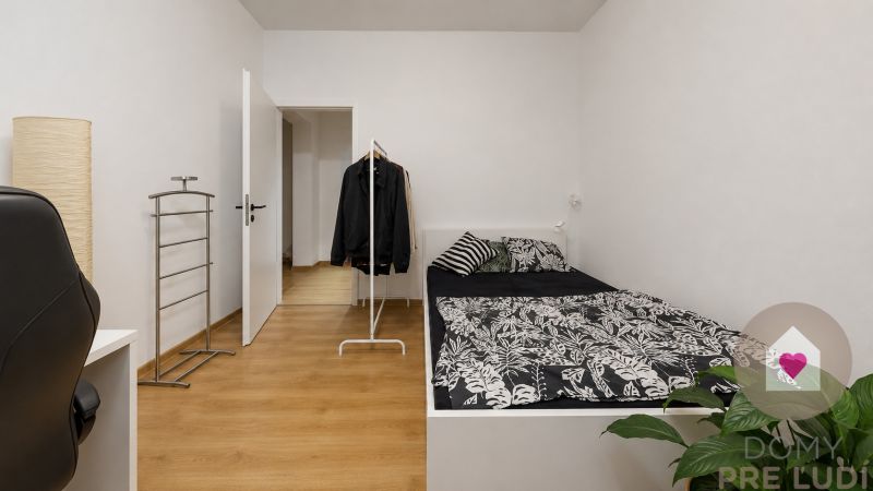 KRAMÁRE– For Rent - 3 SEPARATE NON-PASSING ROOMS | 70 m² | Stromová