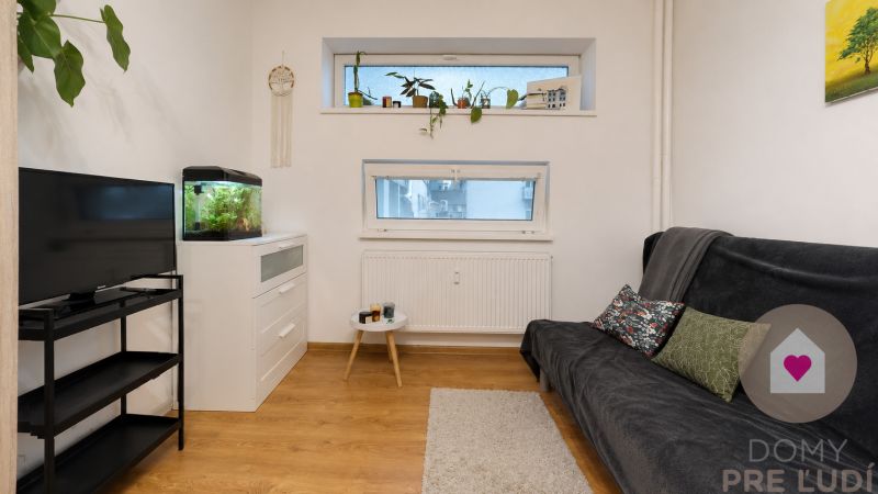 KRAMÁRE– For Rent - 3 SEPARATE NON-PASSING ROOMS | 70 m² | Stromová