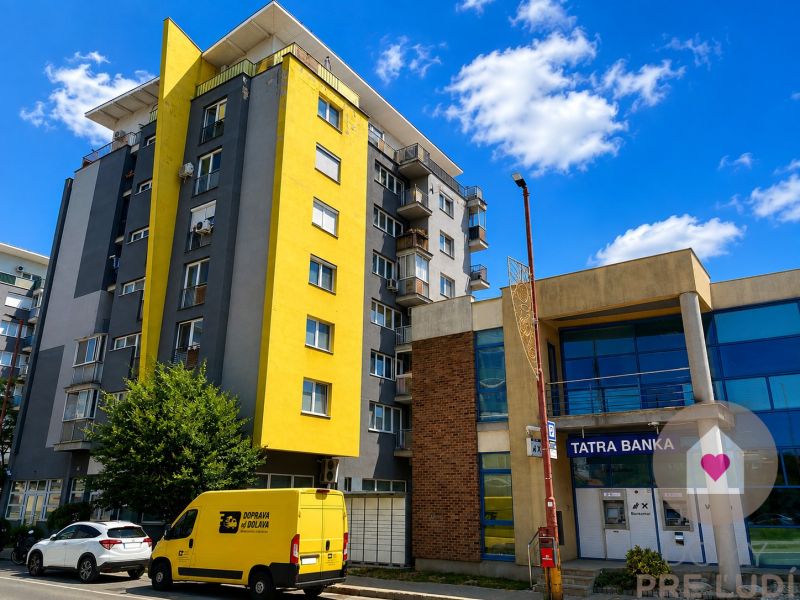 Modern 3-room apartment after reconstruction with air conditioning 