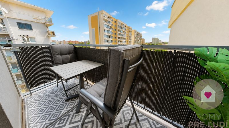 Modern 3-room apartment after reconstruction with air conditioning 