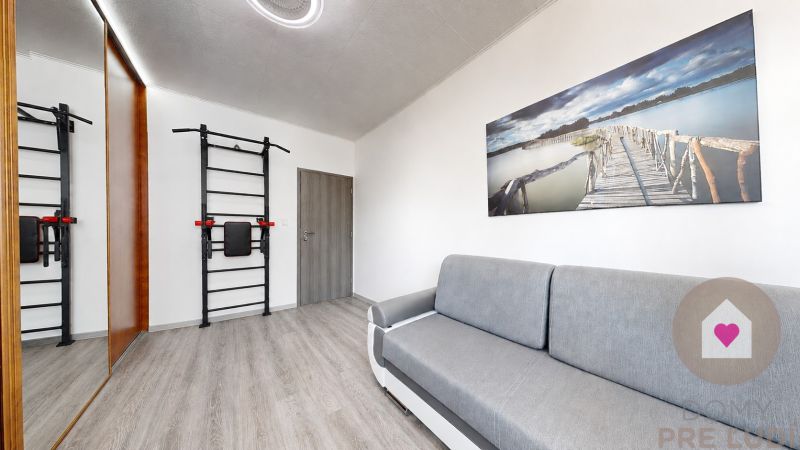 Modern 3-room apartment after reconstruction with air conditioning 