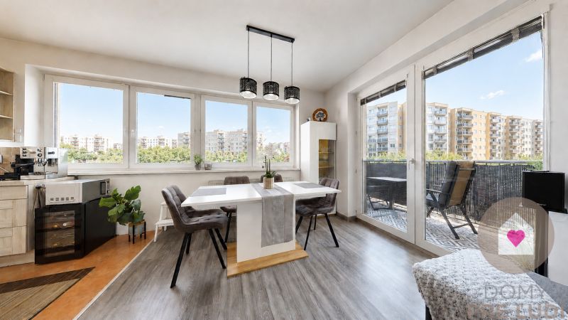Modern 3-room apartment after reconstruction with air conditioning 