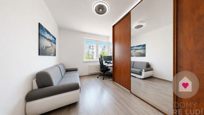 Modern 3-room apartment after reconstruction with air conditioning 
