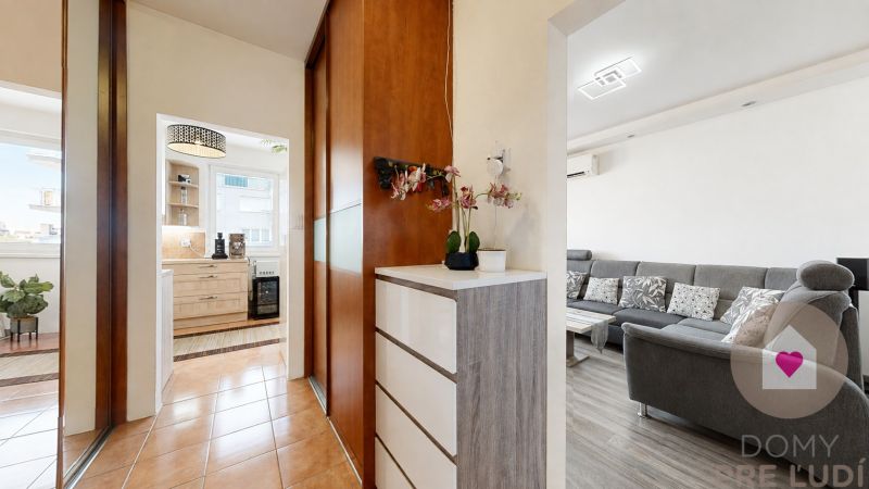 Modern 3-room apartment after reconstruction with air conditioning 