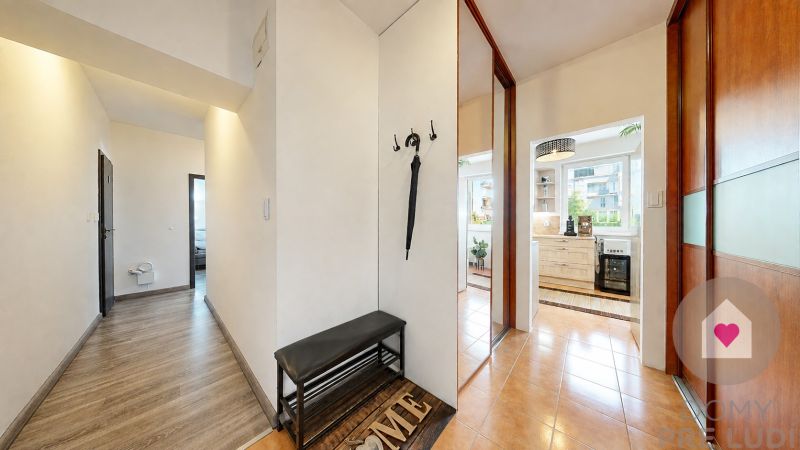 Modern 3-room apartment after reconstruction with air conditioning 