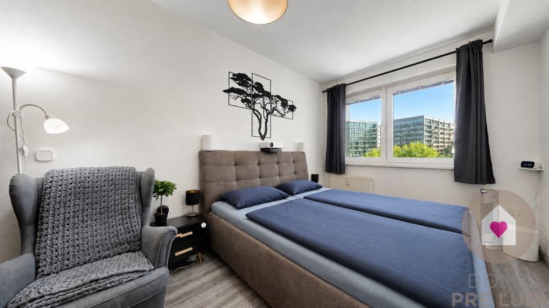 Modern 3-room apartment after reconstruction with air conditioning 