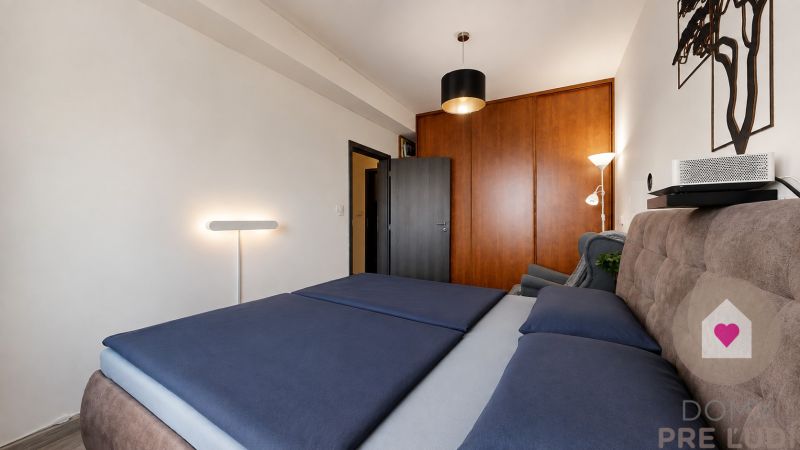 Modern 3-room apartment after reconstruction with air conditioning 