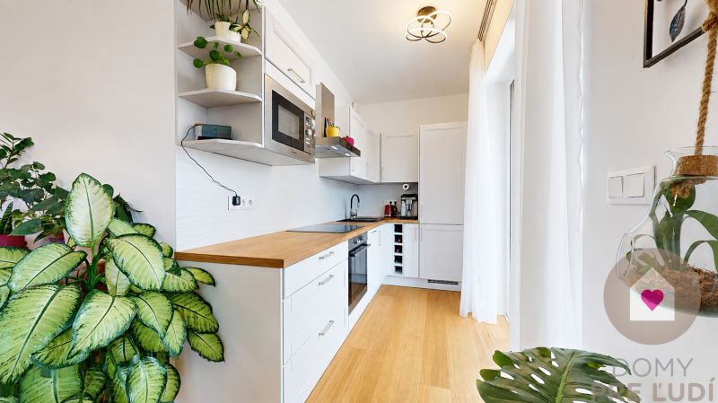 Stylish 2-bedroom apartment with large balcony |Čerešne Fine Living 