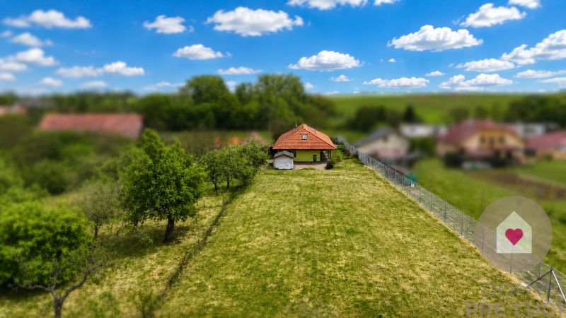 Beautiful family house with large plot and garden in the Čaradice