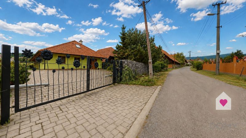 Beautiful family house with large plot and garden in the Čaradice