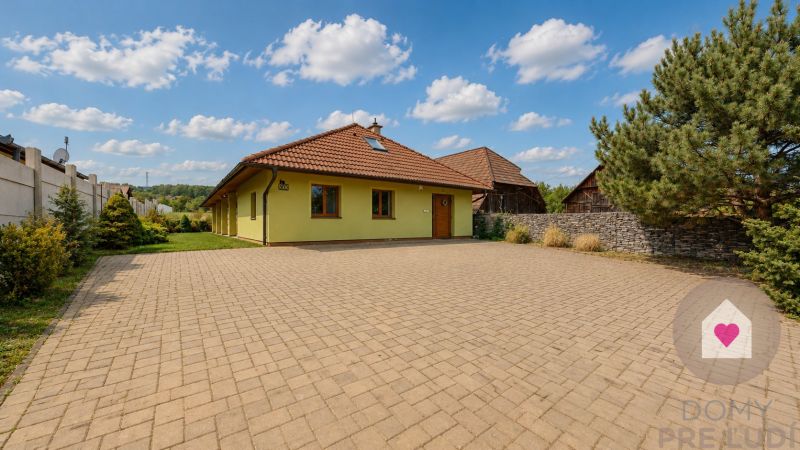 Beautiful family house with large plot and garden in the Čaradice
