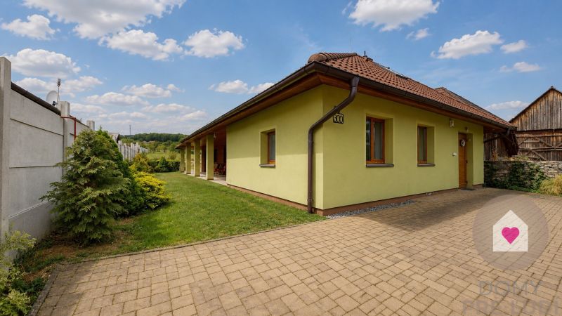 Beautiful family house with large plot and garden in the Čaradice