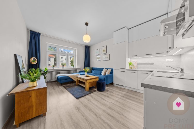 BA I-Rent of a modern 3-room apartment in a brick building-Cintorínska
