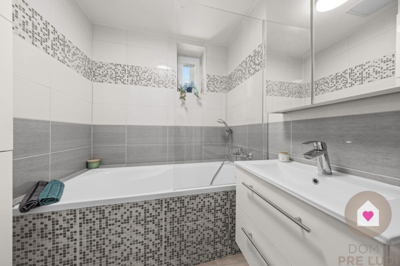 BA I-Rent of a modern 3-room apartment in a brick building-Cintorínska