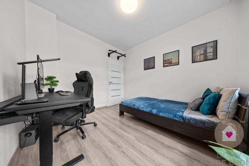 BA I-Rent of a modern 3-room apartment in a brick building-Cintorínska