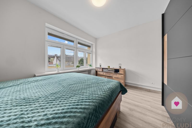 BA I-Rent of a modern 3-room apartment in a brick building-Cintorínska