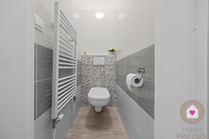 BA I-Rent of a modern 3-room apartment in a brick building-Cintorínska
